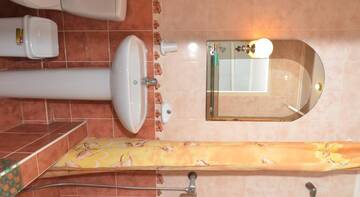 Фото номера Семейный номер с душем Гостиница Guest House Valentina г. Евпатория 48