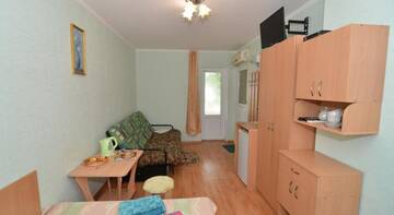 Фото номера Семейный номер с душем Гостиница Guest House Valentina г. Евпатория 6