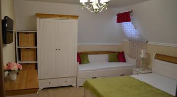 Фото номера Апартаменты с видом на бассейн Гостиница Guest House Liliya г. Евпатория 12