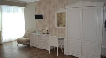 Фото номера Четырехместный номер с балконом Гостиница Guest House Liliya г. Евпатория 6