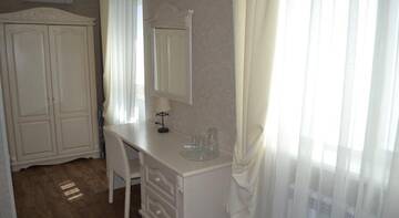 Фото номера Трехместный номер с балконом Гостиница Guest House Liliya г. Евпатория 7