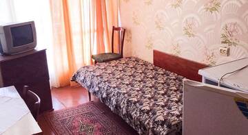 Фото номера Трехместный номер эконом-класса Гостиница  Алмазный г. Евпатория 4