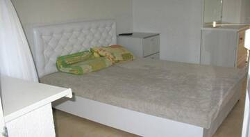 Фото номера Четырехместный номер с террасой Гостиница Guest House na Revolutsii г. Евпатория 5