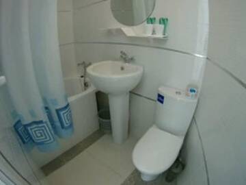 Фото номера Улучшенный семейный номер Гостиница Guest House na Revolutsii г. Евпатория 9