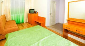 Фото номера Трехместный номер  Гостиница Villa Pesto г. Евпатория 2
