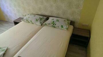 Фото номера Трехместный номер с общим туалетом Гостиница Guest House Iris г. Евпатория 11