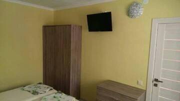 Фото номера Трехместный номер с общим туалетом Гостиница Guest House Iris г. Евпатория 15