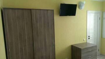 Фото номера Трехместный номер с общим туалетом Гостиница Guest House Iris г. Евпатория 9