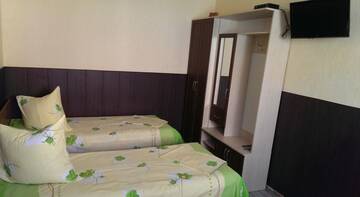 Фото номера Трехместный номер с основными удобствами Гостиница Guest House Iris г. Евпатория 8