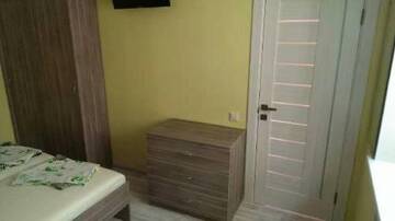 Фото номера Трехместный номер с общим туалетом Гостиница Guest House Iris г. Евпатория 16