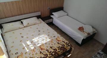 Фото номера Трехместный номер с общим туалетом Гостиница Guest House Iris г. Евпатория 5