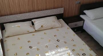 Фото номера Трехместный номер с общим туалетом Гостиница Guest House Iris г. Евпатория 4