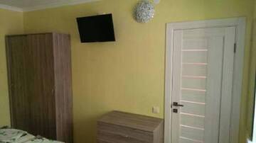 Фото номера Трехместный номер с общим туалетом Гостиница Guest House Iris г. Евпатория 14