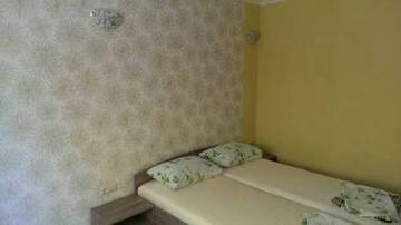 Фото номера Трехместный номер с общим туалетом Гостиница Guest House Iris г. Евпатория 18