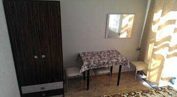 Фото номера Трехместный номер с общим туалетом Гостиница Guest House Iris г. Евпатория 3
