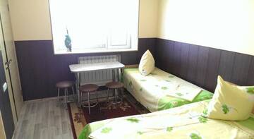 Фото номера Трехместный номер с основными удобствами Гостиница Guest House Iris г. Евпатория 3