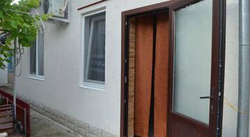 Фото номера Семейный номер с душем Гостевой дом Kirova Holiday Homes г. Евпатория 4